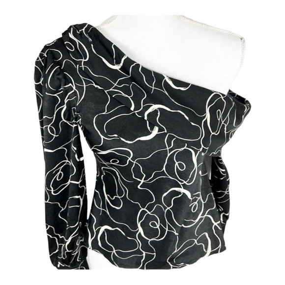 NWT ASTR The Label Asymmetrical Black & White Ruffle Abstract Blouse Size XS - Picture 2 of 8